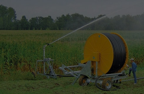 Sistemi di irrigazione con naspi per tubazioni